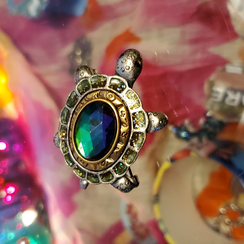 "Long Life" Turtle 🐢 Brooch - Picture 2 of 6